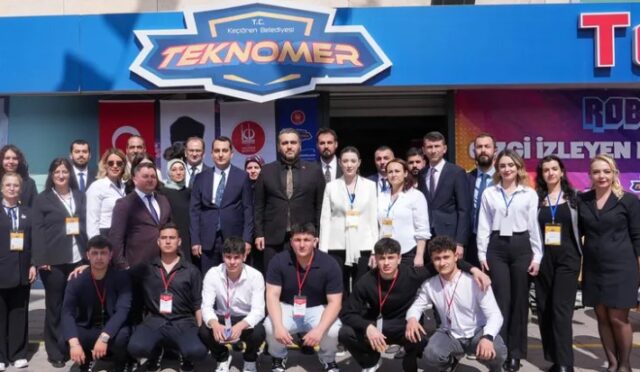 Robot Yarışmasında Ödüller Sahiplerini Buldu Robot Yarışmasında En İyi Robotlar Ödüllerini Aldı