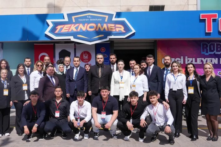 Robot Yarışmasında Ödüller Sahiplerini Buldu Robot Yarışmasında En İyi Robotlar Ödüllerini Aldı