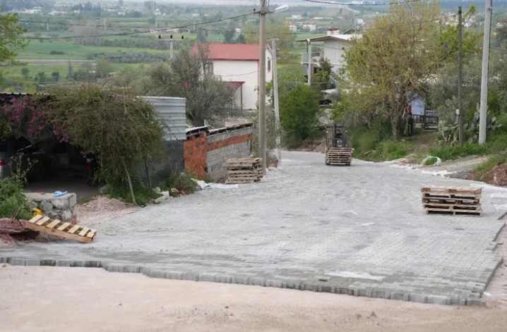 Muğla Dalaman’da Başkan Durmuş, Parke Döşeme Çalışmalarını Yerinde İnceledi