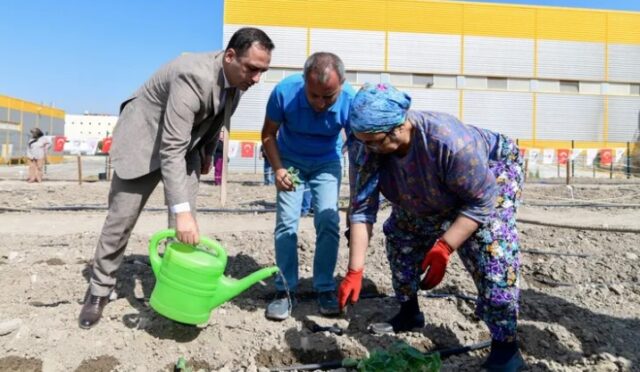 İzmir Bornova'da Kent Bostanları Kadınlara Yeni Fırsatlar Sunuyor