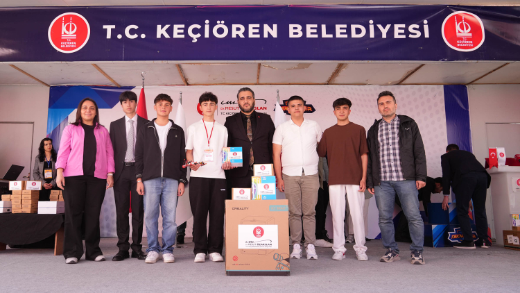 Robot Yarışmasında Ödüller Sahiplerini Buldu Robot Yarışmasında En İyi Robotlar Ödüllerini Aldı