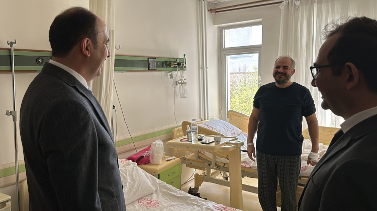 Konya'da Başkan Altay, Hastaları Ziyaret Etti