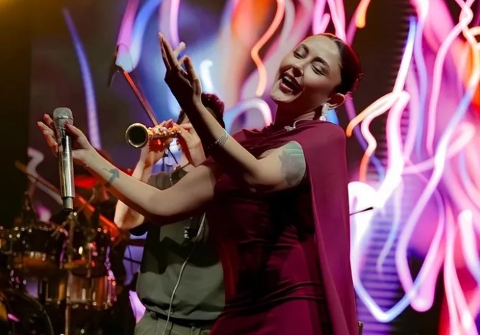 Melek Mosso’dan Anlamlı Konser