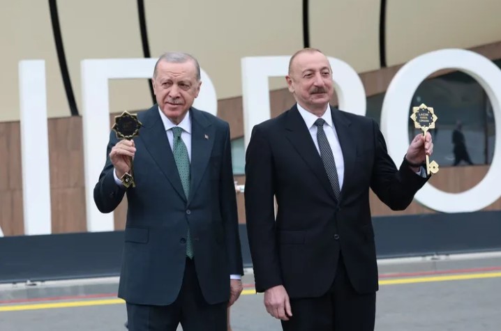 Laçın’ın Sembolik Anahtarları Erdoğan ve Aliyev’de