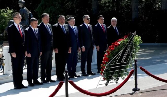 Bakan Yerlikaya’dan Haydar Aliyev’in Kabrine Anlamlı Ziyaret