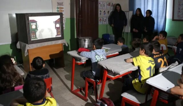 Bitlisli liseliler, geleneksel oyunu köylerde sahneliyor