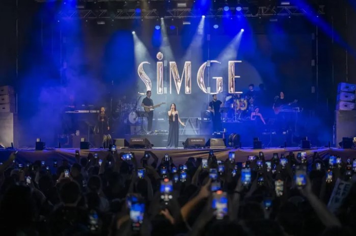 Mersin’de Gençlik Bayramı Simge Konseriyle Taçlandı