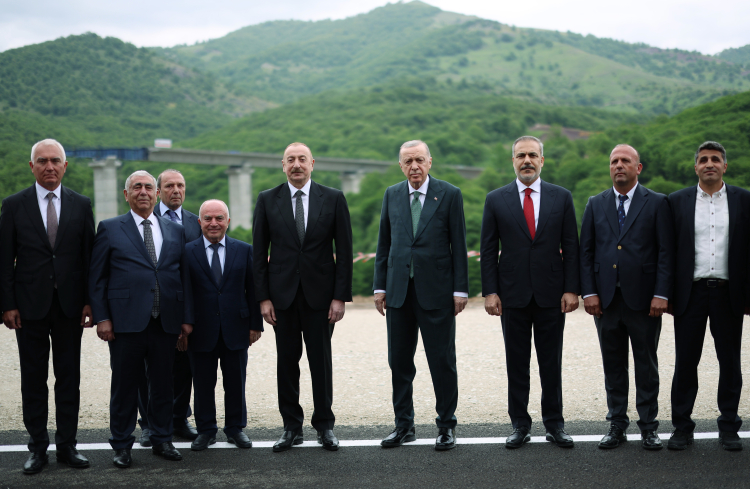 Laçın’ın Sembolik Anahtarları Erdoğan ve Aliyev’de