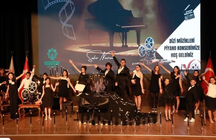 Piyano Eşliğinde Dizi Müzikleri Sanatseverlerle Buluştu