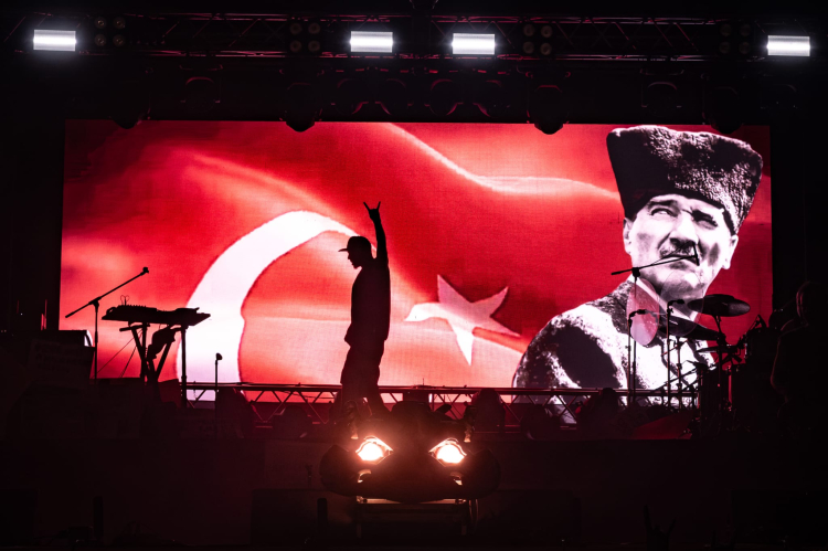 maNga, Erdek’te 19 Mayıs Coşkusunu Rekor Katılımla Kutladı!