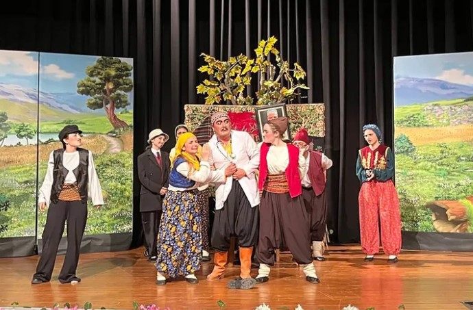 Sakarya Büyükşehir’den Tiyatro Keyfi: Klasik Komedi Sahnede