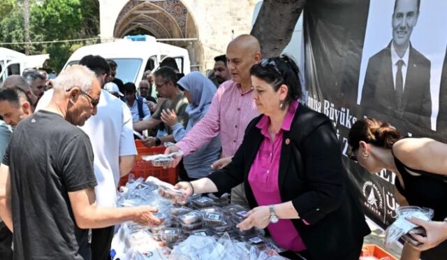 Muratpaşa Belediyesi'nden Ferdi Zeyrek Anısına Helva İkramı