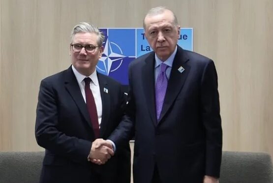 Erdoğan ve Starmer Lahey’de Bir Araya Geldi