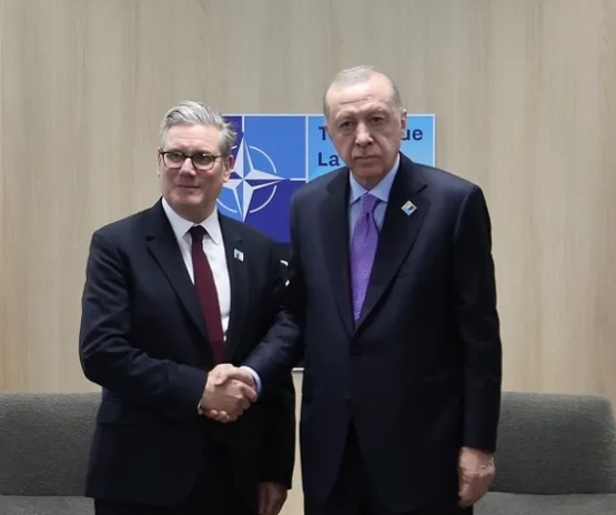 Erdoğan ve Starmer Lahey’de Bir Araya Geldi