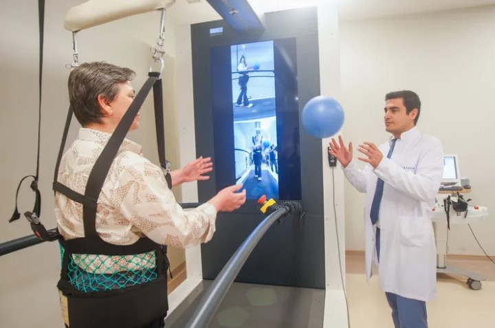 Felçli Hastalar Robot Destekli Tedaviyle Ayağa Kalkıyor