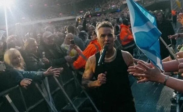 İngiliz Pop Yıldızından İstanbul İçin Özür Niteliğinde İtiraf!