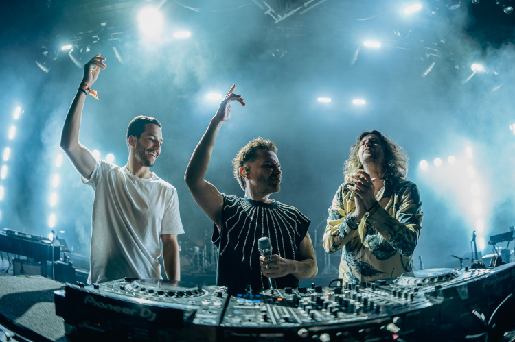 Harbiye'de Yazın Vazgeçilmezi: Kenan Doğulu’dan Efsanevi Performans