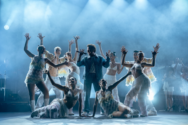 Harbiye'de Yazın Vazgeçilmezi: Kenan Doğulu’dan Efsanevi Performans