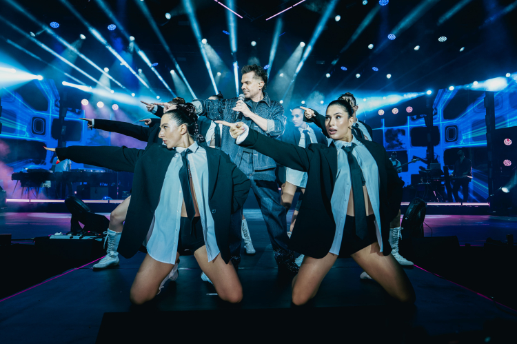 Harbiye'de Yazın Vazgeçilmezi: Kenan Doğulu’dan Efsanevi Performans