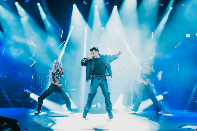 Harbiye'de Yazın Vazgeçilmezi: Kenan Doğulu’dan Efsanevi Performans