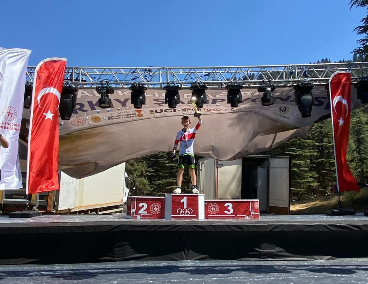 Sakaryalı Sporcular Ulusal Arenada Zirvede Sakaryalı Sporcular Ulusal Arenada Zirvede