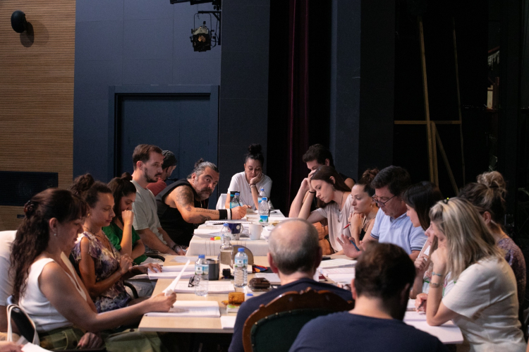 İzmir Şehir Tiyatroları, “Cadı Kazanı”nın Provalarına Başladı