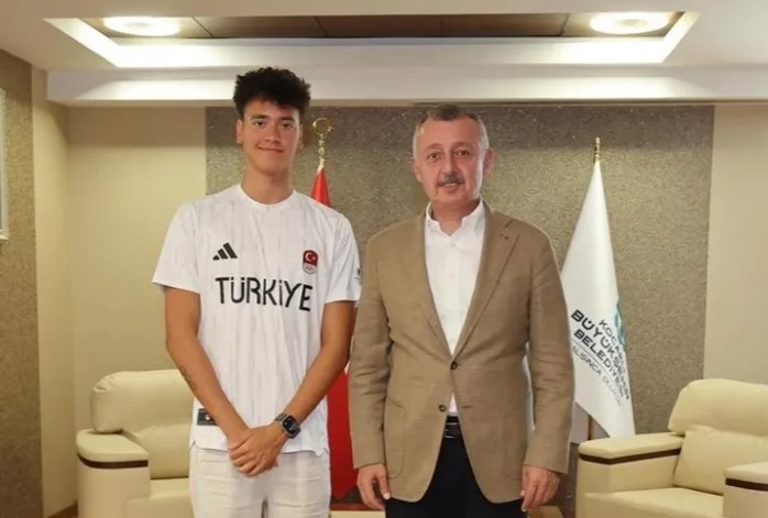 Başkan Büyükakın’dan İzmitli Şampiyona Tebrik