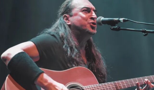 Urla, Ogün Sanlısoy’un Rock Ezgileriyle Buluşuyor   Urla, Ogün Sanlısoy’un Rock Ezgileriyle Buluşuyor