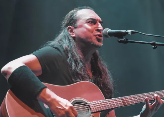 Urla, Ogün Sanlısoy’un Rock Ezgileriyle Buluşuyor  