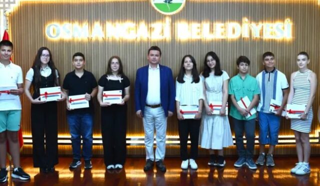 Dijital Eğitimle Gelen Zafer: Osmangazi’nin Gençleri Sınavlarda Parladı Dijital Eğitimle Gelen Zafer: Osmangazi’nin Gençleri Sınavlarda Parladı