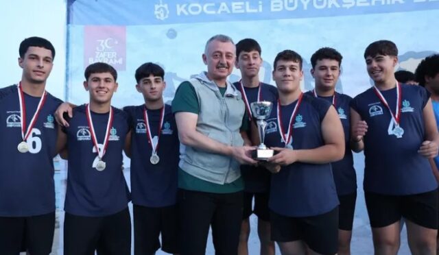 Kocaeli Plaj Şenlikleri Başkan Büyükakın’ın Katılımıyla Başladı Kocaeli Plaj Şenlikleri Başkan Büyükakın’ın Katılımıyla Başladı