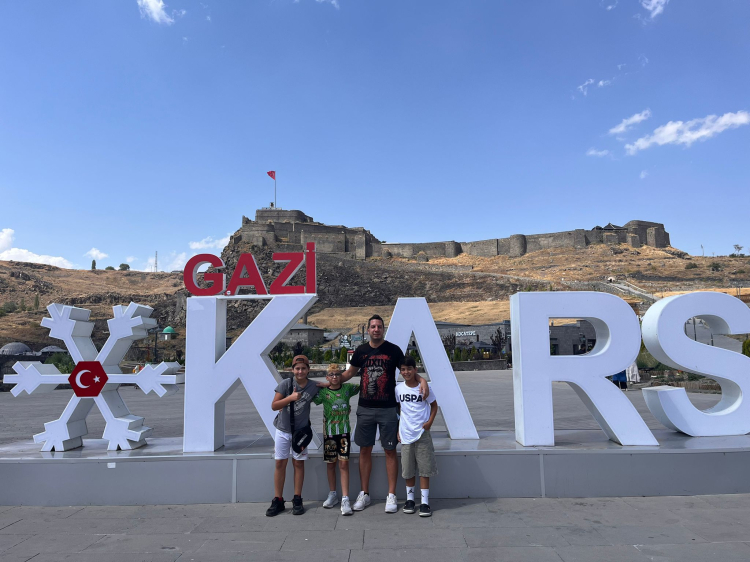 Bostanlıspor’un Minik Muaythai Sporcuları Kars’ta Mücadele Edecek