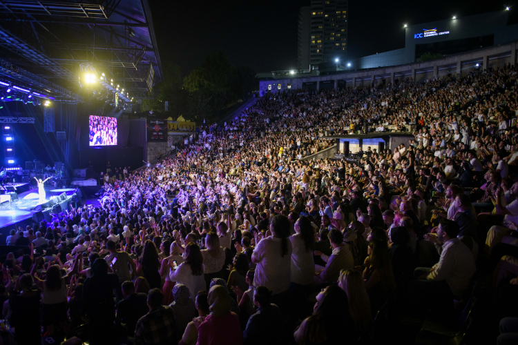 Yıldız Tilbe Harbiye’de Hayranlarıyla Buluştu