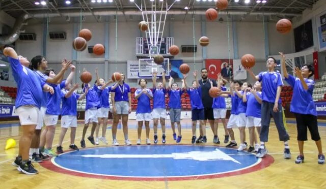 İzmir’de Kış Sporları Eğitimi Başlıyor İzmir’de Kış Sporları Eğitimi Başlıyor