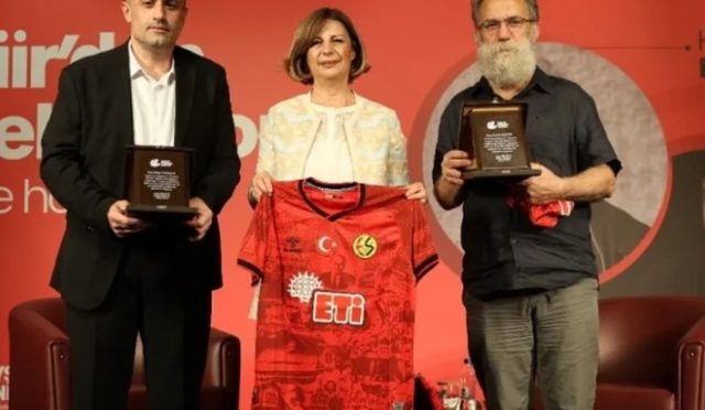 Eskişehir’de Şiir ve Futbolun Buluşması Eskişehir’de Şiir ve Futbolun Buluşması