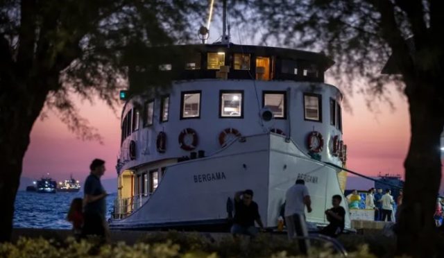 Bergama Vapuru ile İzmir Körfezi’nde Zamanda Yolculuk Bergama Vapuru ile İzmir Körfezi’nde Zamanda Yolculuk