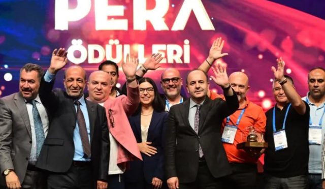 Bursalı Yerel Zincirler Perakende Zirvesi’ne Yoğun İlgi Gösterdi Bursalı Yerel Zincirler Perakende Zirvesi’ne Yoğun İlgi Gösterdi