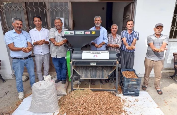 Mersin Büyükşehir’den Badem Üreticilerine Makine ve Ekipman Desteği