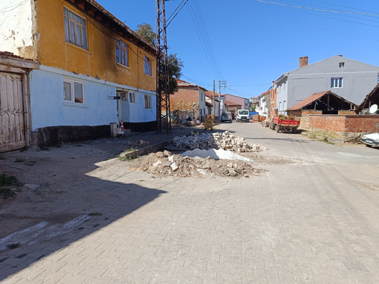 Pazaryeri’nde Bozulan Kaldırımlar Yenileniyor