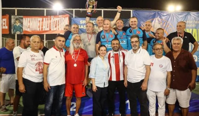 Antalya’da Ayak Tenisi Turnuvası Heyecanı Sona Erdi Antalya’da Ayak Tenisi Turnuvası Heyecanı Sona Erdi