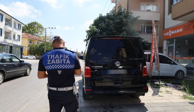 Sakarya Zabıtası Sürücülere Tek Tek Uyardı! Sakarya Zabıtası Sürücülere Tek Tek Uyardı!