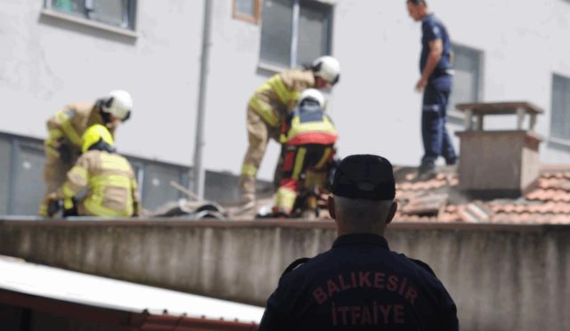 Büyükşehir İtfaiyesi 3 Ayda 3 Bin 943 Olaya Koştu Büyükşehir İtfaiyesi 3 Ayda 3 Bin 943 Olaya Koştu