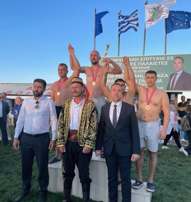 İpsalaspor Pehlivanları Yunanistan’dan Zaferle Döndü