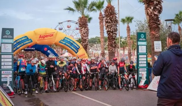 Hafta Sonu Bisiklet Tutkunları Sığacık’ta Buluşuyor Hafta Sonu Bisiklet Tutkunları Sığacık’ta Buluşuyor