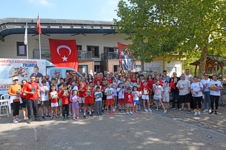 Sporculardan “1 Kitap 1 Fidan” Kampanyasına 500 Kitaplık Destek Sporculardan “1 Kitap 1 Fidan” Kampanyasına 500 Kitaplık Destek