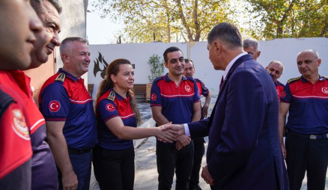 Başkan Tugay’dan İtfaiyecilere Ziyaret Başkan Tugay’dan İtfaiyecilere Ziyaret