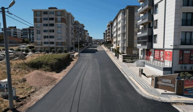 Büyükşehir, Uzun Süredir Bekleyen Yolları Asfalta Kavuşturuyor Büyükşehir, Uzun Süredir Bekleyen Yolları Asfalta Kavuşturuyor