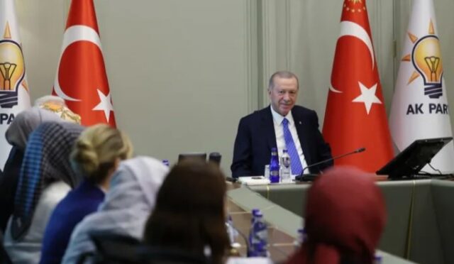 Erdoğan, kadın belediye başkanlarını AK Parti Genel Merkezi’nde kabul etti
