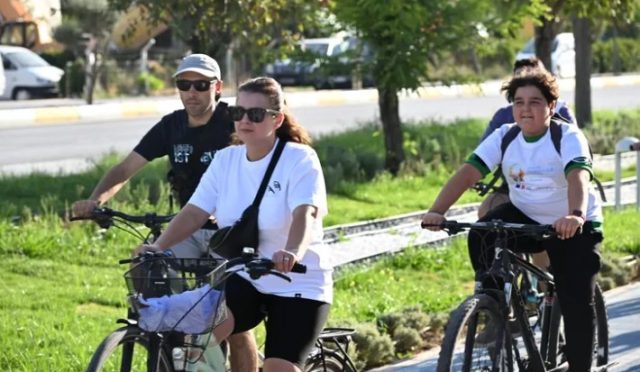 Akhisarlılar Eski Tren Yolu’nda Sağlık İçin Pedal Çevirdi Akhisarlılar Eski Tren Yolu’nda Sağlık İçin Pedal Çevirdi