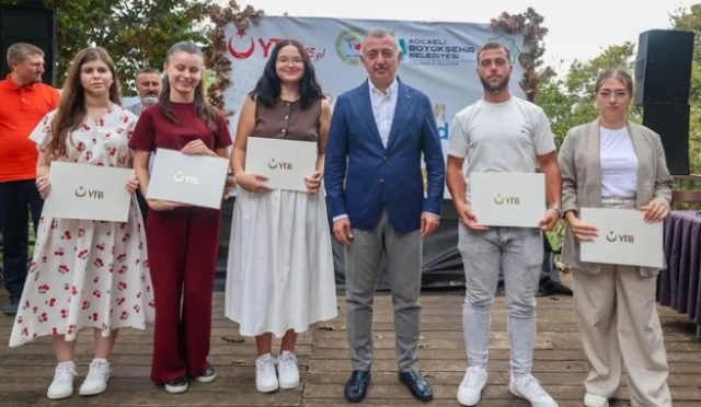 Kocaeli’de Gençlerle Buluşan Başkan Büyükakın